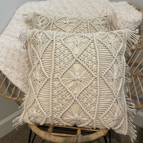 NWT Handmade Macrame Boho Boutique Pillow Cases W/Inserts - Picture 9 of 10